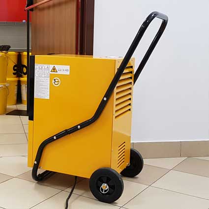Master DH752 Luftentfeuchter mit Rack und Rollen